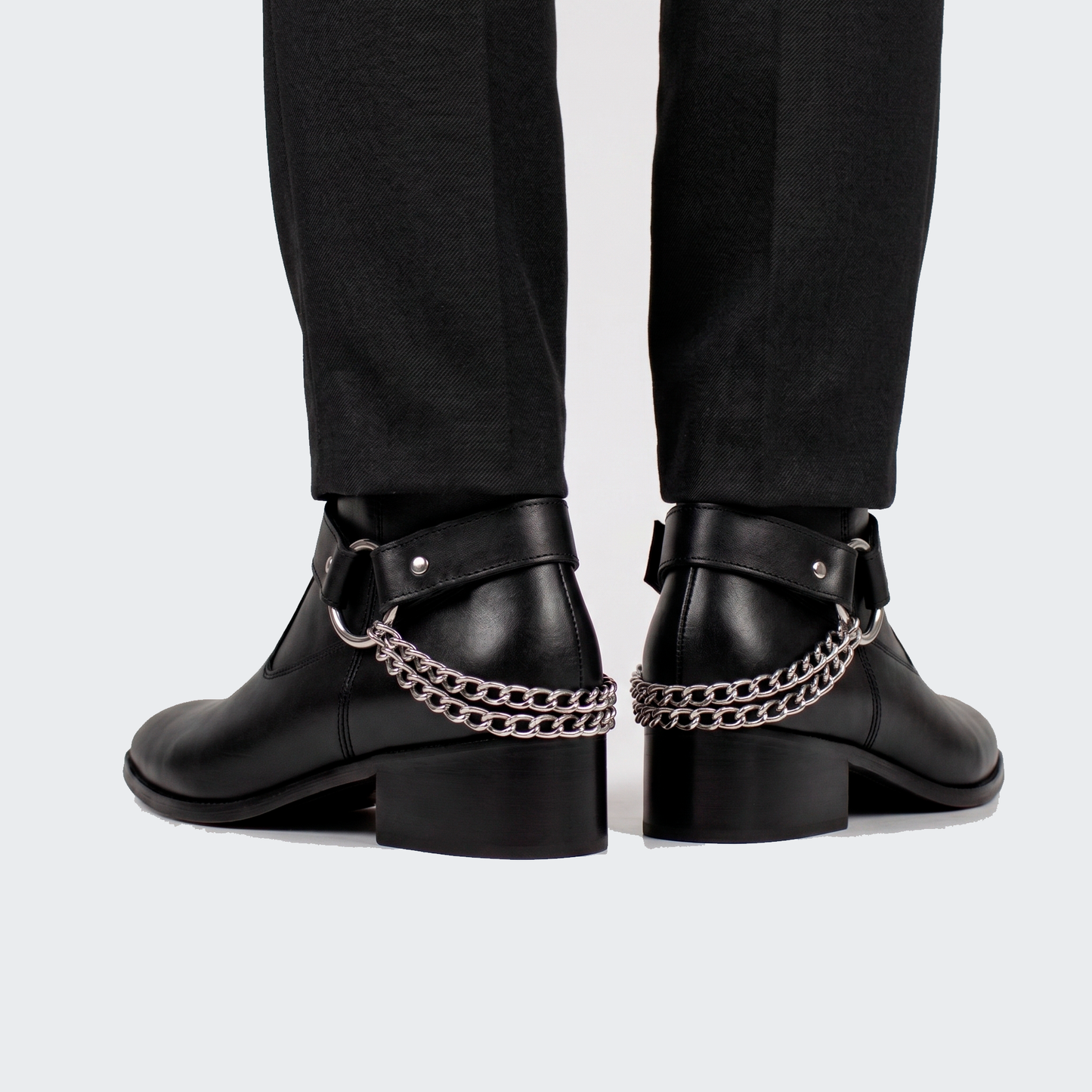 Saint Piel Negro Cadenas Atrás